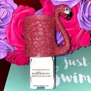 GLITTER FLAMINGO RARE
Wallflowers Fragrance Plug